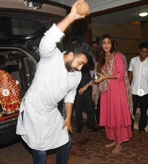 Ganesh Chaturthi 2018: ढोल-नगाड़ों के साथ शिल्पा शेट्टी के घर आए गणपति, संजय दत्त के घर भी विराजे गणेश, वीडियो ganesh chaturthi 2018,Shilpa Shetty,sanjay dutt,madhuri dixt,lord ganesha,ganesh pooja,bollywood