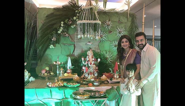 शिल्पा शेट्टी ने बप्पा का किया विसर्जन, ढोल-नगाड़ों की धुन पर पति राज संग जमकर झूमीं, तस्वीरे और वीडियो ganesh chaturthi 2018,bollywood,Shilpa Shetty,raj kundra,ganesh puja,ganesh festival,bollywood