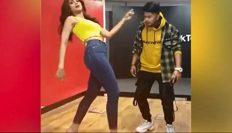 शिल्पा शेट्टी ने जब यूं मटकाई कमर,  हैरान हुआ ये लड़का, चाल देख बैठ गया जमीन पर, वीडियो वायरल