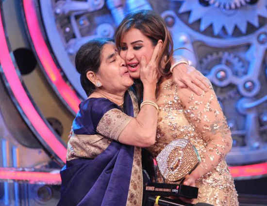 बिग बॉस 11 शो के दौरान ट्विटर पर सर्वाधिक चर्चा में रही शिल्पा शिंदे, रिपोर्ट द्वारा हुआ खुलासा