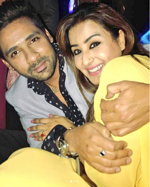 bigg boss 11,Shilpa Shinde,vikas gupta,viral video,sabyasachi