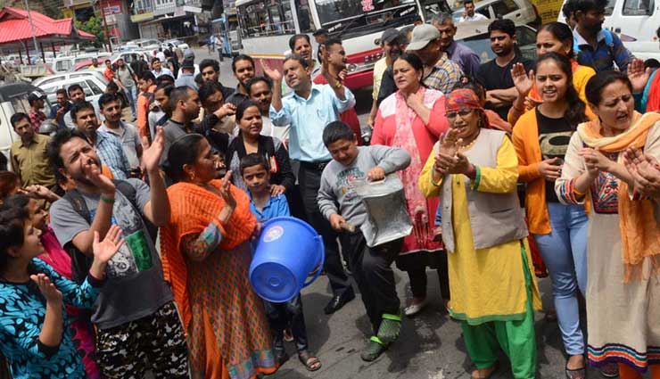 पानी को लेकर शिमला में विरोध प्रदर्शन, सरकारी स्कूल बंद