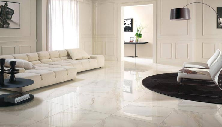 पाना चाहते हैं काँच जैसा चमकदार फर्श, इन 4 तरीकों को आजमाकर देखें