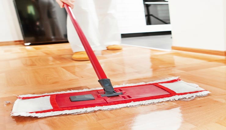 shiny floor,shiny floor tips,tips to clean house,cleaning tips,home remedies ,चमकदार फर्श, चमकदार फर्श के टिप्स, साफ़-सफाई के टिप्स, घरेलू उपाय 