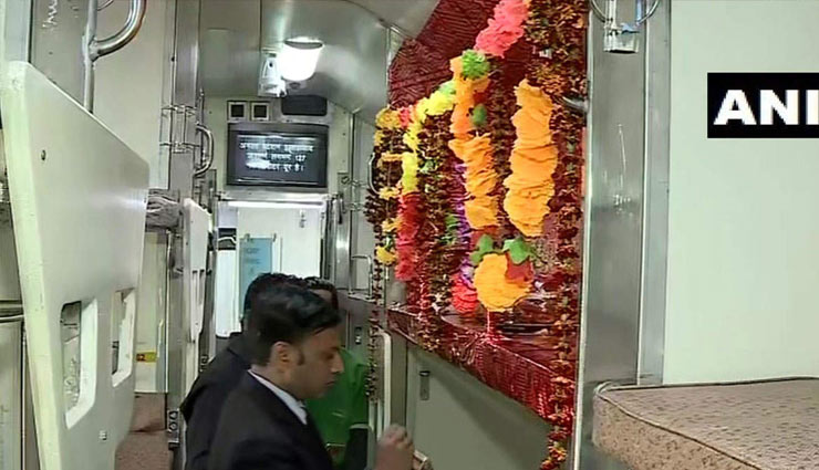 temple in train,temple in kashi mahakal express,kashi mahakal express,news