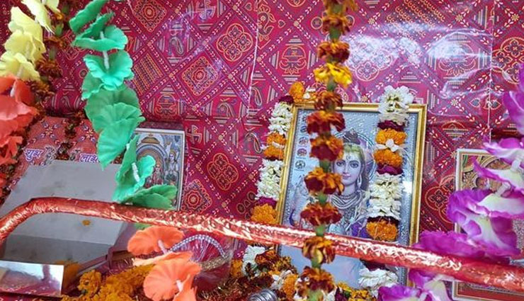 temple in train,temple in kashi mahakal express,kashi mahakal express,news