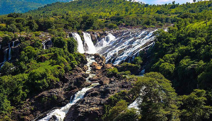 lepakshi,srirangapatna,shivanasamudra falls,somnathpur,shravanabelagola,weekend getaways from bangalore,weekend getaways