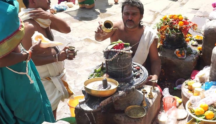 महाशिवरात्रि 2019: भोलेनाथ को नाराज कर सकती है शिवलिंग पर चढ़ाई गई ये 5 चीजें, जानें और बचे प्रकोप से 