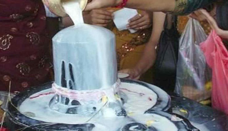 हर शिवलिंग पर अभिषेक का अपना विशेष महत्व, अपनी मनोकामना के अनुसार करें इसका चुनाव