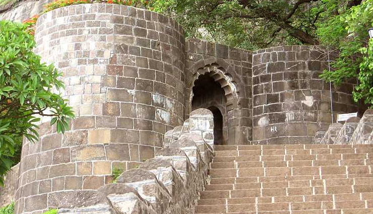 maharashtra forts,historical forts in maharashtra,fort tourism in maharashtra,top forts to visit in maharashtra,maharashtra rich heritage forts,must-see forts in maharashtra,forts with scenic views in maharashtra,maharashtra ancient forts,best forts to explore in maharashtra,maharashtra top fort destinations