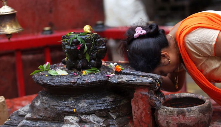 mahashivratri 2019,mahashivratri,shiv puja,shiv bhati,shiva,shiv,how to worship on shivratri,puja,path ,महाशिवरात्रि,शिवरात्रि,महाशिवरात्रि 2019,शिवरात्रि 2019,शिव की कृपा पाने के उपाय,शिव की कृपा कैसे प्राप्त हो,शिवरात्रि पर इस तरह करे शिव की पूजा