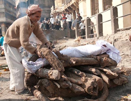 People From Certain Tribes Eat Up The Flesh of Dead Person as a Funerary Rite. Read More Shocking Death Rituals