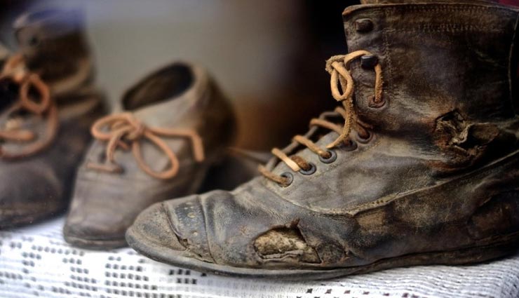 जूतों से जुड़ी हैं आपकी तरक्की, दें इन नियमों पर ध्यान vastu tips,vastu tips in hindi,grah dosha and your shoes,fortune with shoes