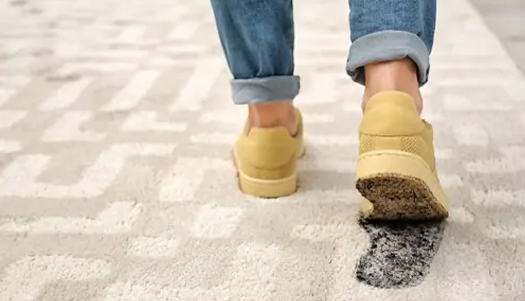 सबसे पहले कारपेट पर ही जाती हैं घर आए मेहमानों की नजर, इन 8 तरीकों से रखें इसे साफ carpet,carpet cleaning tips,household tips,carpets