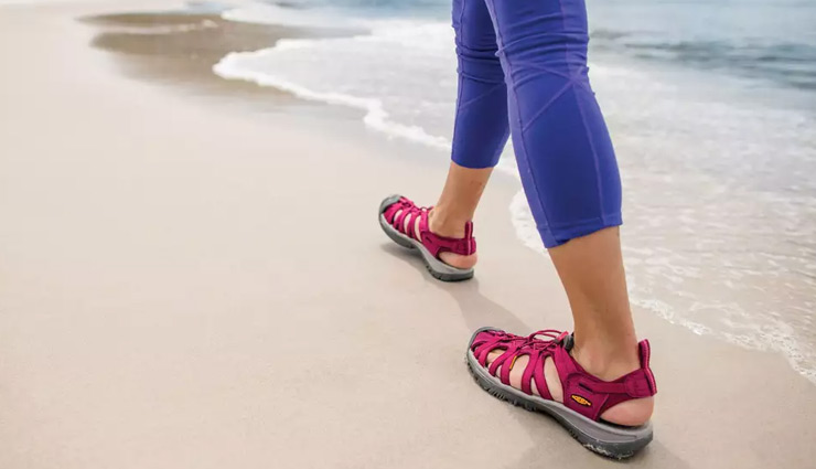 गर्मियों के दिनों में शूज पहनना डालता है परेशानी में, राहत पाने के लिए आजमाए ये जूते footwear for summers,summer fashion tips,summers shoes,footwear fashion tips