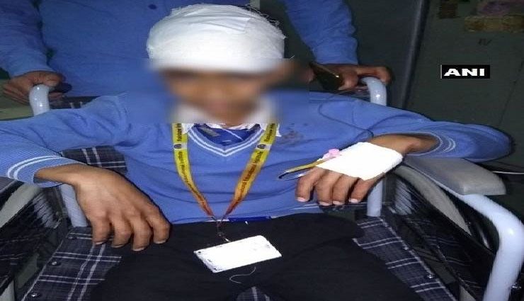 कश्मीरः शोपियां में 35 छात्रों से भरी स्कूल बस पर पत्थरबाजों का हमला, 2 छात्र घायल
