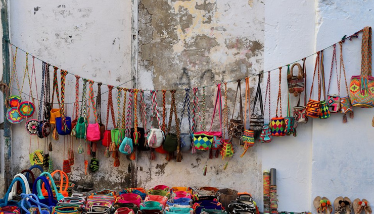 cartagena,places for shopping in cartagena,markets in cartagena,famous markets,la serrezuela,plaza de las bovedas,mercado bazurto,abaco libros y cafe,tienda beatriz camacho,cubavera,calle de las monedas,plaza bocagrande,torre del reloj,centenario park