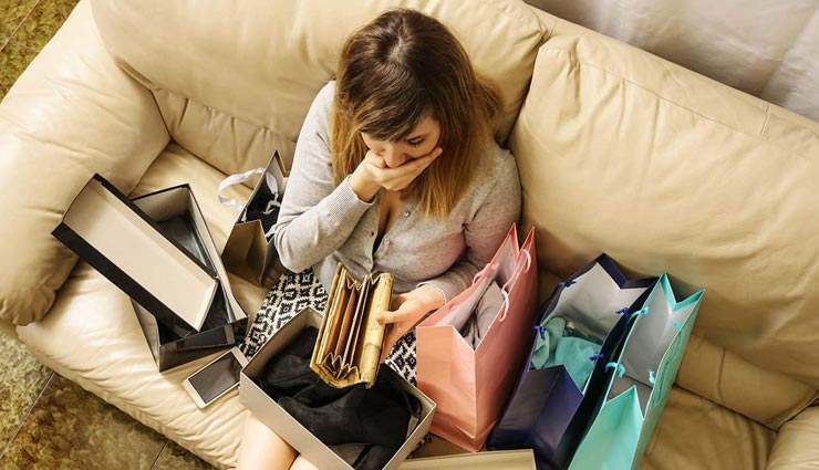 महिला के शॉपिंग की लत ने परिवार पर चढ़ाया एक करोड़ रुपये का कर्जा, मामला कर देगा हैरान