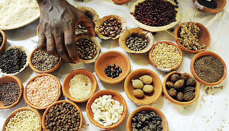 tanjore painting,tamil nadu,kathakali mask,kerala,spices,wooden articles,andhra pradesh,sandalwood articles,karnataka,things to buy from south india,south india,shopping from south india