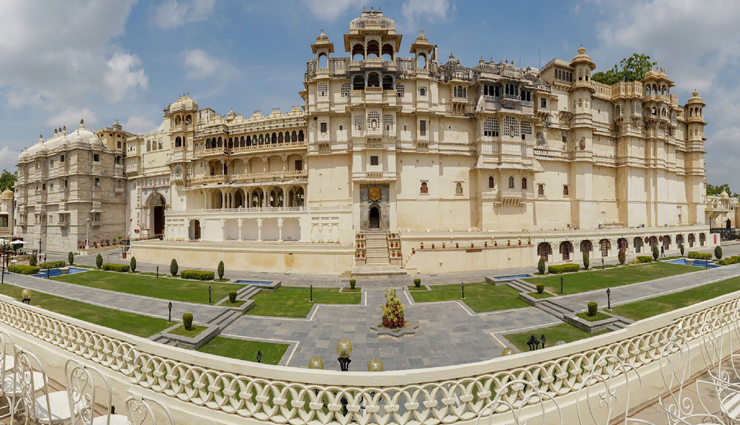 this famous location of the country is known for the shooting of bollywood films.,holiday,travel,tourism