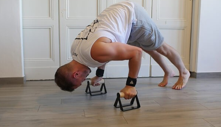 shoulder exercises to try at home,shoulder exercise,home exercises,Health tips,fitness tips,crab walk,pike push up,plank,feet elevated plank,v shape plank