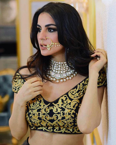 shraddha arya,shraddha arya viral pics,shraddha arya photos