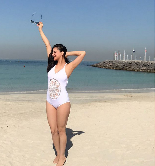 shraddha arya,shraddha arya viral pics,shraddha arya photos