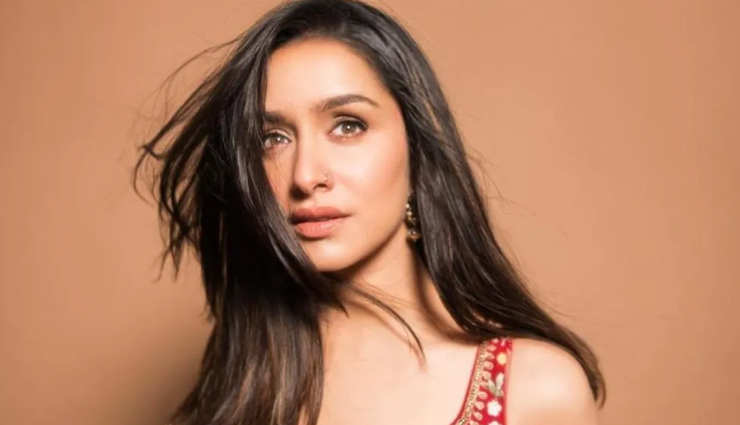 navratri 2024 skincare tips,celebrity-inspired skincare for navratri,glowing skin for navratri,bollywood skincare secrets for navratri,navratri glowing skin routine,navratri skincare from bollywood stars,alia bhatt skincare tips,kareena kapoor exfoliation routine,navratri skincare for glowing skin,navratri makeup and skincare tips