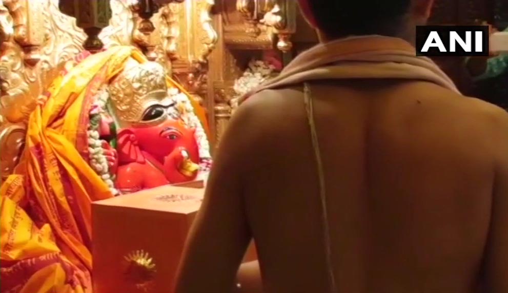 nita ambani,anant ambani,akash ambani,akash ambani engagement viral card,akash ambani engagement,mukesh ambani,shloka mehta