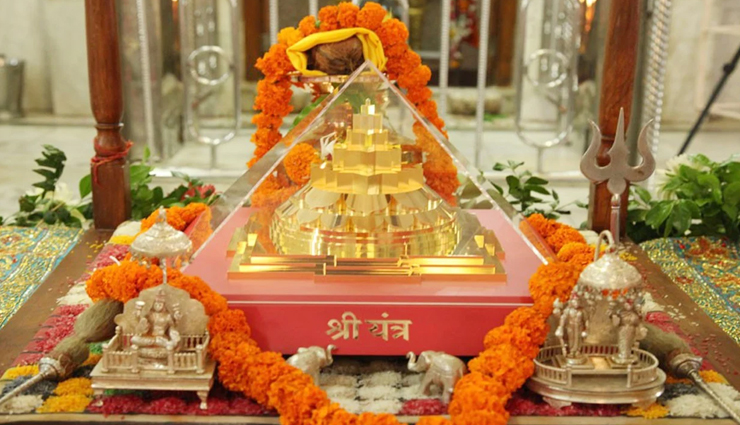 Diwali 2021 : मां लक्ष्मी के पूजन में जरूर शामिल करें ये 8 शुभ चीजें, धन-धान्य का होगा आगमन astrology tips,astrology tips in hindi,diwali special,diwali 2021,maa laxmi