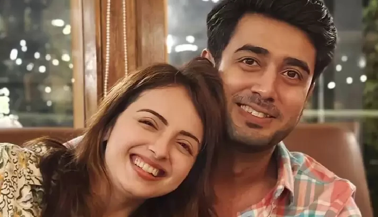 2 News : श्रेनु ने शेयर की मेहंदी सेरेमनी की Photos, फैन ने मलाइका की कमर पर हाथ रख खिंचवाई Photo, वीडियो वायरल
