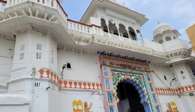 nathdwara attractions,shrinathji temple,dwarkadheesh temple,vishwas swaroopam,charbhuja temple,nathdwara travel guide,places to visit in nathdwara,nathdwara itinerary,rajasthan tourism,spiritual destinations in nathdwara