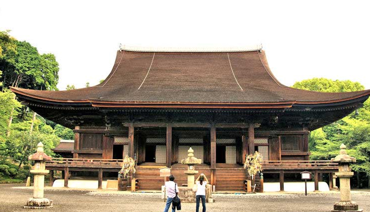 shrines in japan,japan,kunōzan tōshō-gū,mii-dera,mikami shrine,hiyoshi taisha,ujigami shrine,shimogamo shrine,kamigamo shrine,daigo-ji,toyokuni shrine,kitano tenmangū,japan