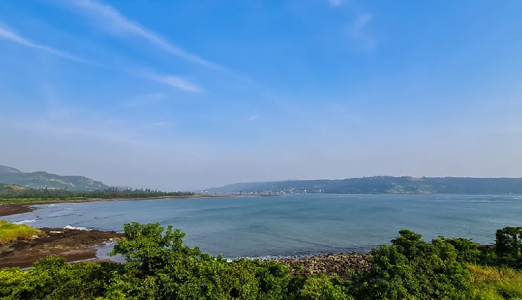 beautiful beaches in maharashtra,maharashtra beaches,top beaches maharashtra,ganapatipule beach,dahanu-bordi beach,juhu beach,shriwardhan harihareshwar beach,mandwa beach,kihim beach,madh island beach,marve beach,manori beach,gorai beach,tarkarli beach,velneshwar beach,best beaches in india,beach vacation,maharashtra travel guide,coastal maharashtra,tourist attractions in maharashtra