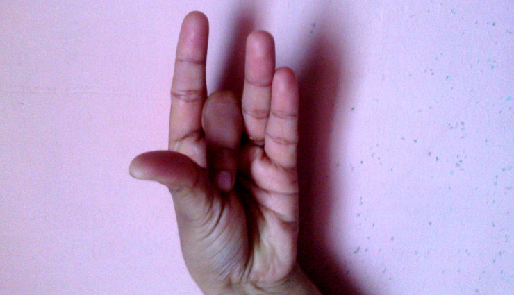 सुनने से जुड़ी समस्याओं का इलाज करती है यह योग मुद्रा, इसके और भी है फायदे shunya yoga asan,benefits of yoga,yoga,international yoga day