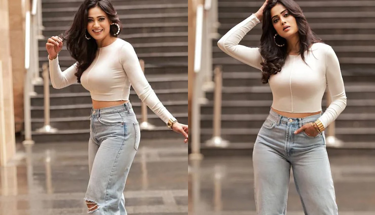 लाइट डेनिम-फुल स्लीव्स क्रॉप टॉप में नजर आई श्वेता तिवारी, दिए कमाल के पोज; देखें तस्वीरें shweta tiwari,shweta tiwari photos in hindi,shweta tiwari husband name,shweta tiwari news in hindi,shweta tiwari photos,shweta tiwari hot photos viral,tv entertainment