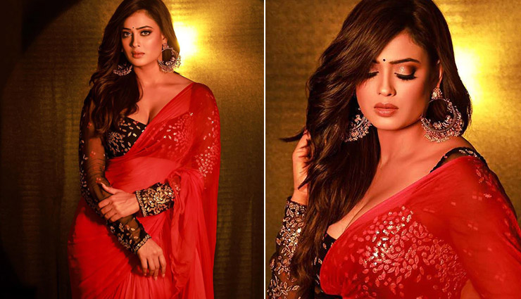 रेड रफल साड़ी में श्वेता तिवारी बरपा रही कहर, एक्ट्रेस का स्वैग देख हर कोई हुआ फिदा shweta tiwari,shweta tiwari photos,shweta tiwari age,shweta tiwari news,shweta tiwari hot viral photos,shweta tiwari instagram photos,shweta tiwari husband