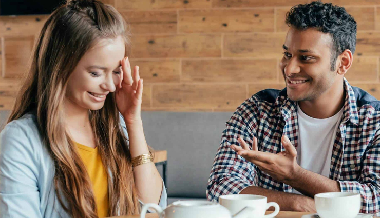 7 Signs That Show If a Shy Girl Likes You