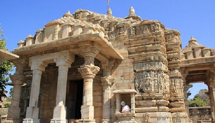 explore 6 must-visit temples in chittorgarh for a spiritual journey: shyama temple,kalika mata temple,meera temple,samadhishvara temple,sanwariyaji temple,and sathis deori temple.