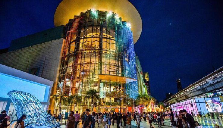 best shopping in bangkok,emquartier shopping mall,siam square,asiatique the riverfront,damnoen saduak floating market,chatuchak weekend market,mbk center,patpong night market,union mall,victory monument market,platinum mall bangkok