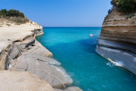 maho beach,saint martin,lanikai beach,hawaii,maldives,sidari,greece,las islas cies,spain,romantic beaches in the worls,most romantic beaches,valentines special,valentines 2018