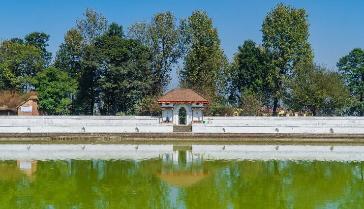 places to visit in bhaktapur,bhaktapur attractions,bhaktapur durbar square,55 windows palace,nyatapola temple,taumadhi square,thimi bhaktapur,siddha pokhari,changu narayan temple,bhairavnath temple,nagarkot views