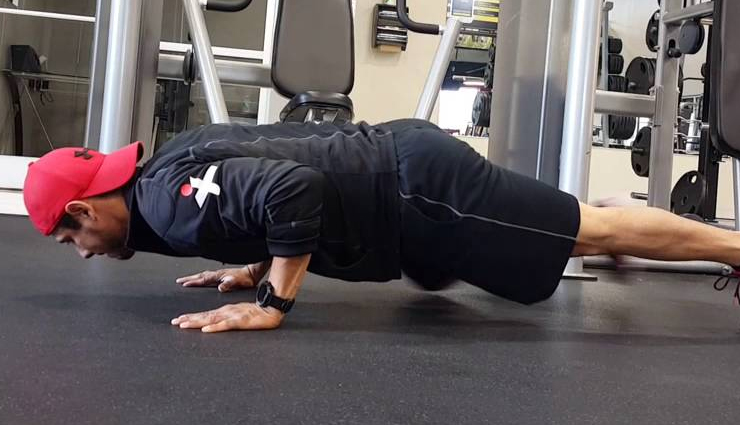 abs exercises,8 abs exercises,pilates saw,tummy tack,dolphin dives,sit-ups with extensions,frankenstein abs,3-point hops,scale pose,side-crunch push-ups,healthy exercises,Health,Health tips