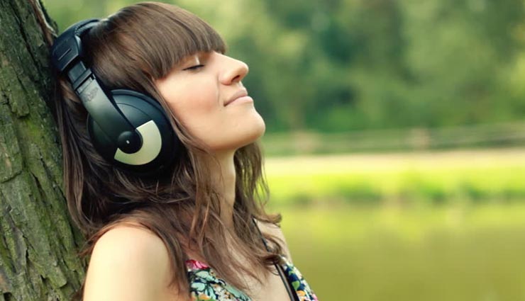 side effect of listening music from headphone,ear problem,headphone side effect,health tips in hindi