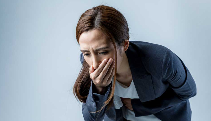 excessive garlic consumption risks,dangers of consuming too much garlic,overindulgence in garlic side effects,garlic overdose health risks,risks of eating excessive garlic,side effects of excessive garlic intake,garlic consumption warnings,risks of too much garlic in diet,adverse effects of excessive garlic,garlic and health concerns