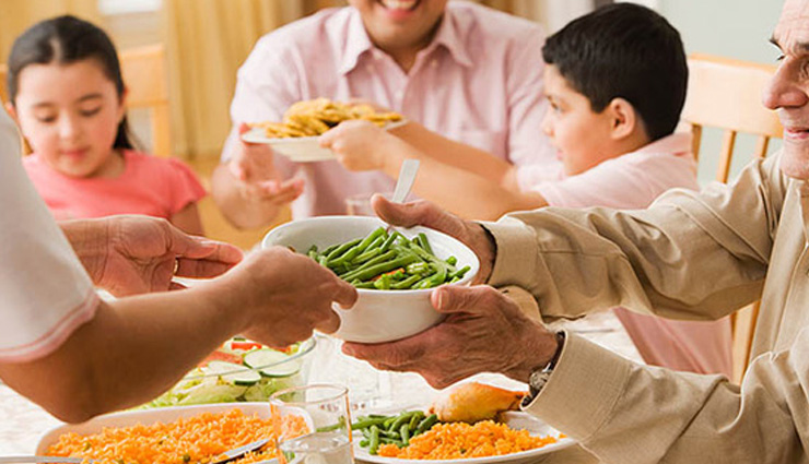 स्वाद के चक्कर में खाया ज्यादा खाना जाने कैसे पहुंचाता है आपको नुकसान