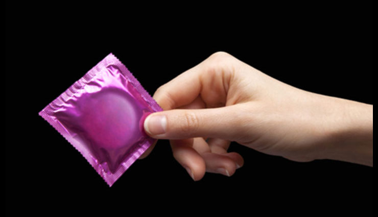 क्या आप जेब में लेकर घूमते हैं कंडोम, तो ये बातें जानना आपके लिए बेहद जरूरी क्या आप जेब में लेकर घूमते हैं कंडोम, तो ये बातें जानना आपके लिए बेहद जरूरी