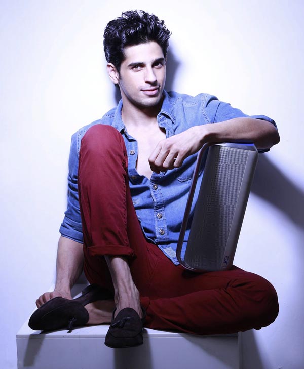 tallest celebrities of bollywood,anushka sharma,arunoday singh,sushmita sen,abhishek bachchan,amitabh bachchan,katrina kaif,sidharth malhotra,bollywood,bollywood gossips