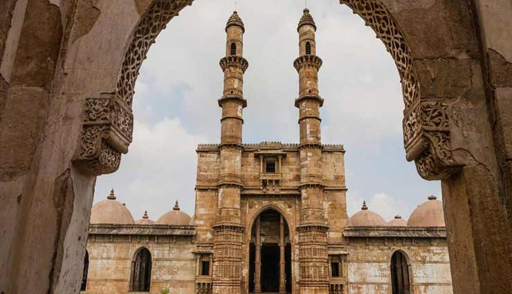 एक मीनार को हिलाने पर दूसरी भी हिलने लगती हैं अपनेआप, इस मस्जिद का रहस्य नहीं सुलझा पाया कोई