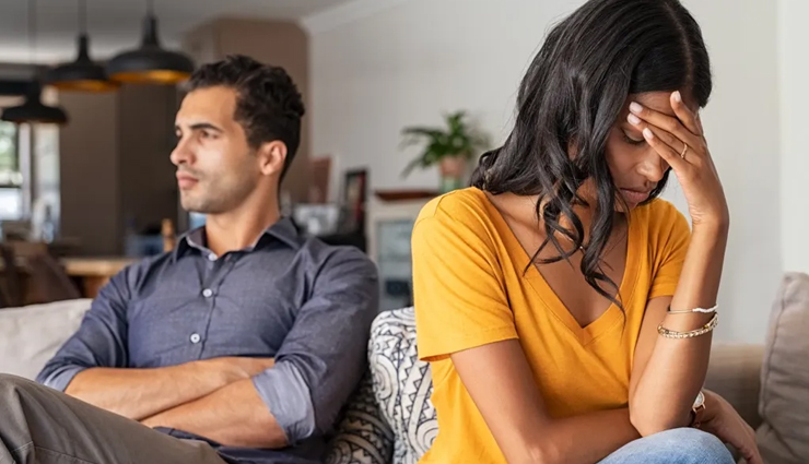 25 Heartbreaking Signs That His Love Has Faded Away and He's Playing with Your Emotions